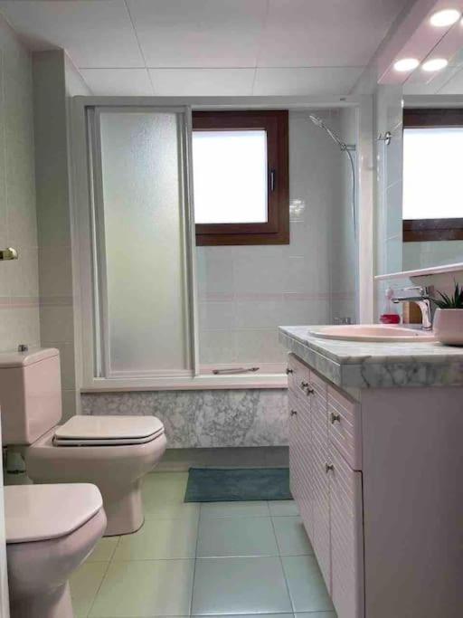 Cal Salmare Seafront Apartment With Rooftop Terrace And Pool Calafell Eksteriør billede