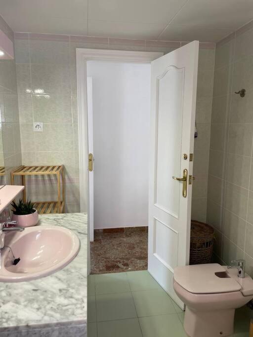 Cal Salmare Seafront Apartment With Rooftop Terrace And Pool Calafell Eksteriør billede