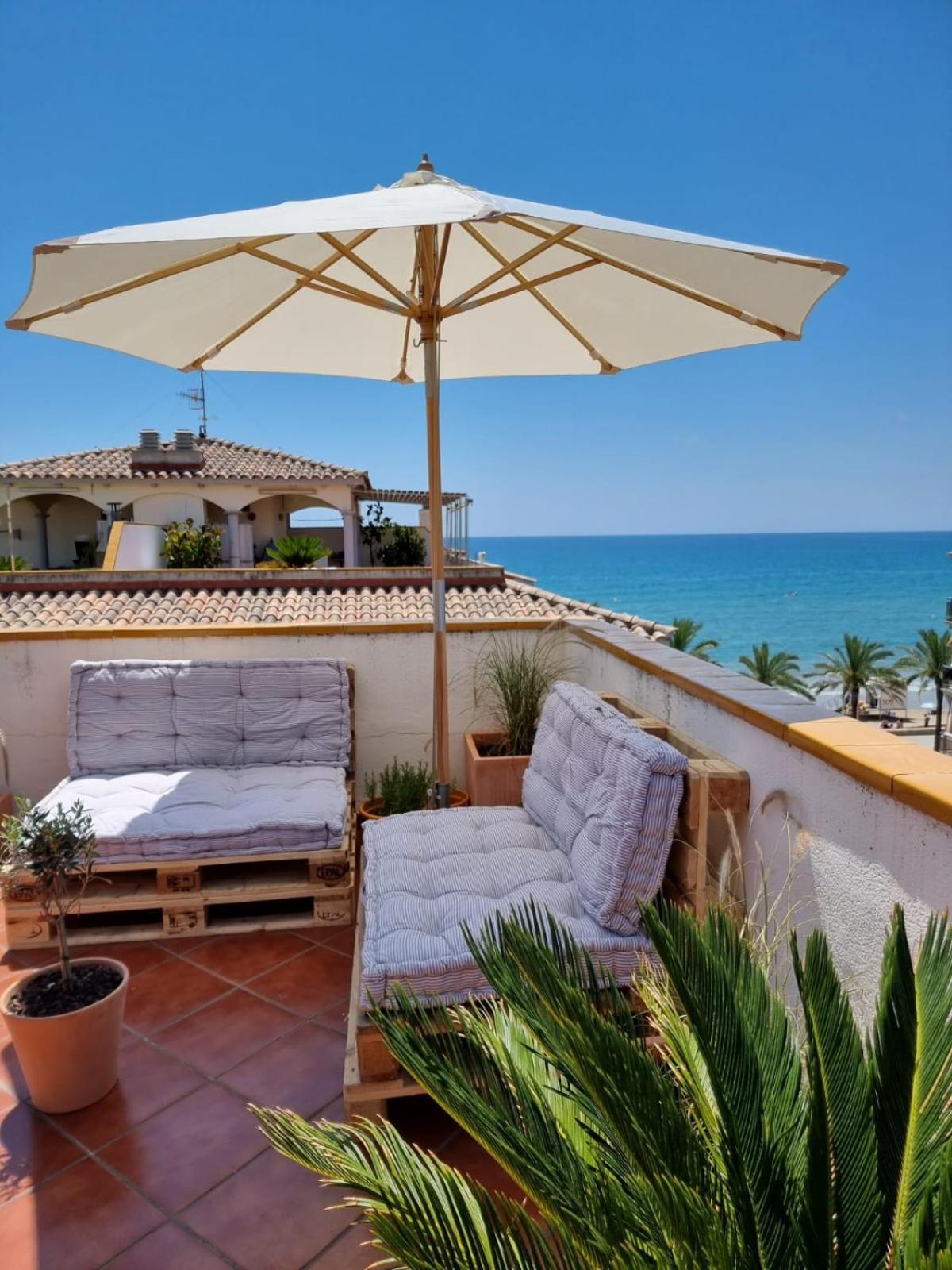 Cal Salmare Seafront Apartment With Rooftop Terrace And Pool Calafell Eksteriør billede
