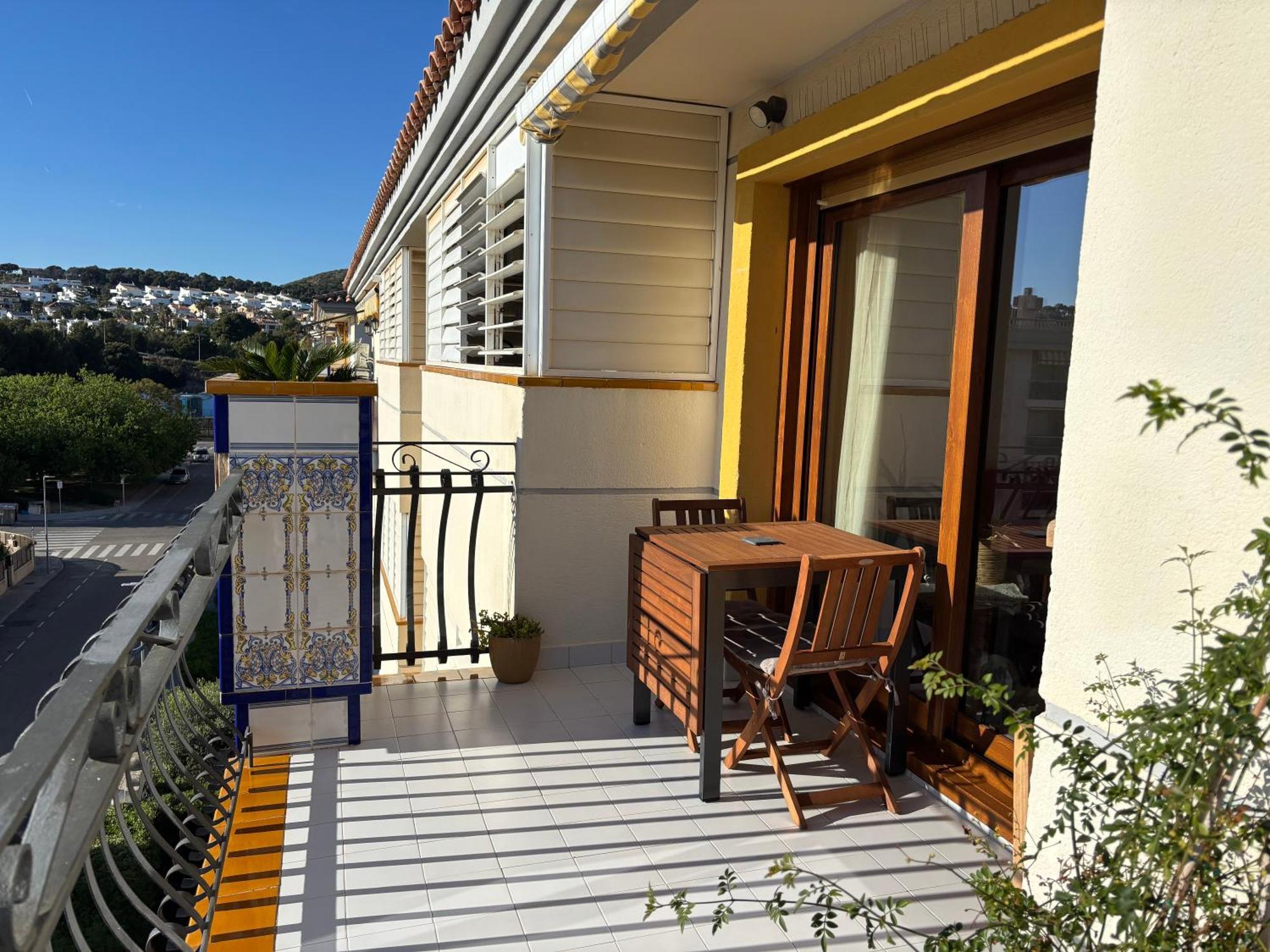 Cal Salmare Seafront Apartment With Rooftop Terrace And Pool Calafell Eksteriør billede